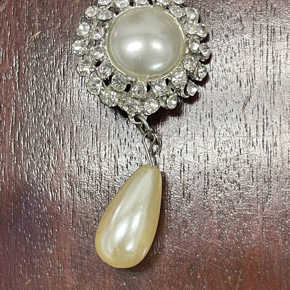Pearl Drop Brooch - Picture 3 of 4